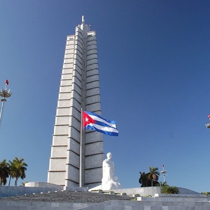 Plaza de la Revolución (2.2 km)