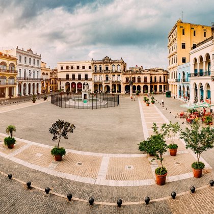 Plaza Vieja, Habana Vieja (Casco Histórico, 7 km)