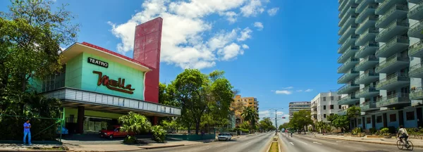 Avenida Línea (200 m)