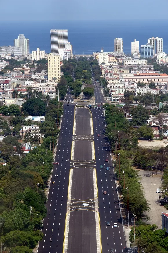 Avenida Paseo (0.4 km)