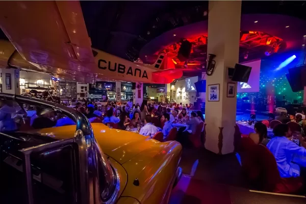 Habana Café, (400 m)